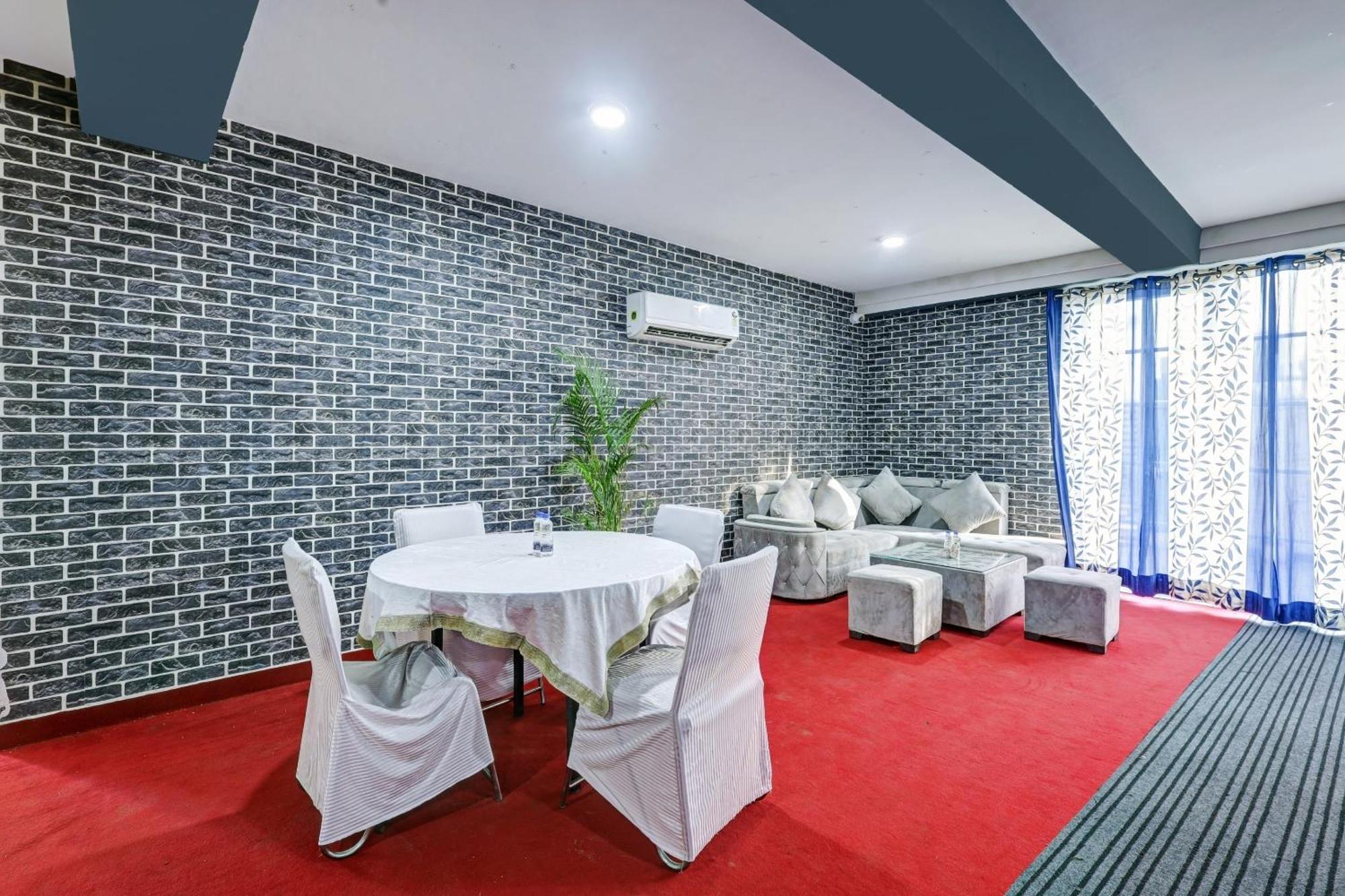 Super Townhouse Tipsyy Near Bestech Central Square Mall Gurgaon Eksteriør bilde