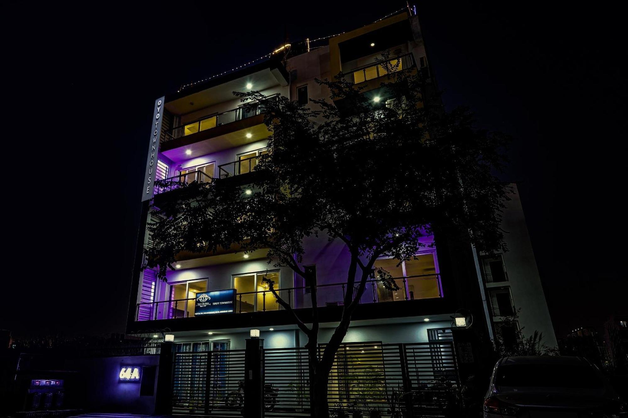 Super Townhouse Tipsyy Near Bestech Central Square Mall Gurgaon Eksteriør bilde