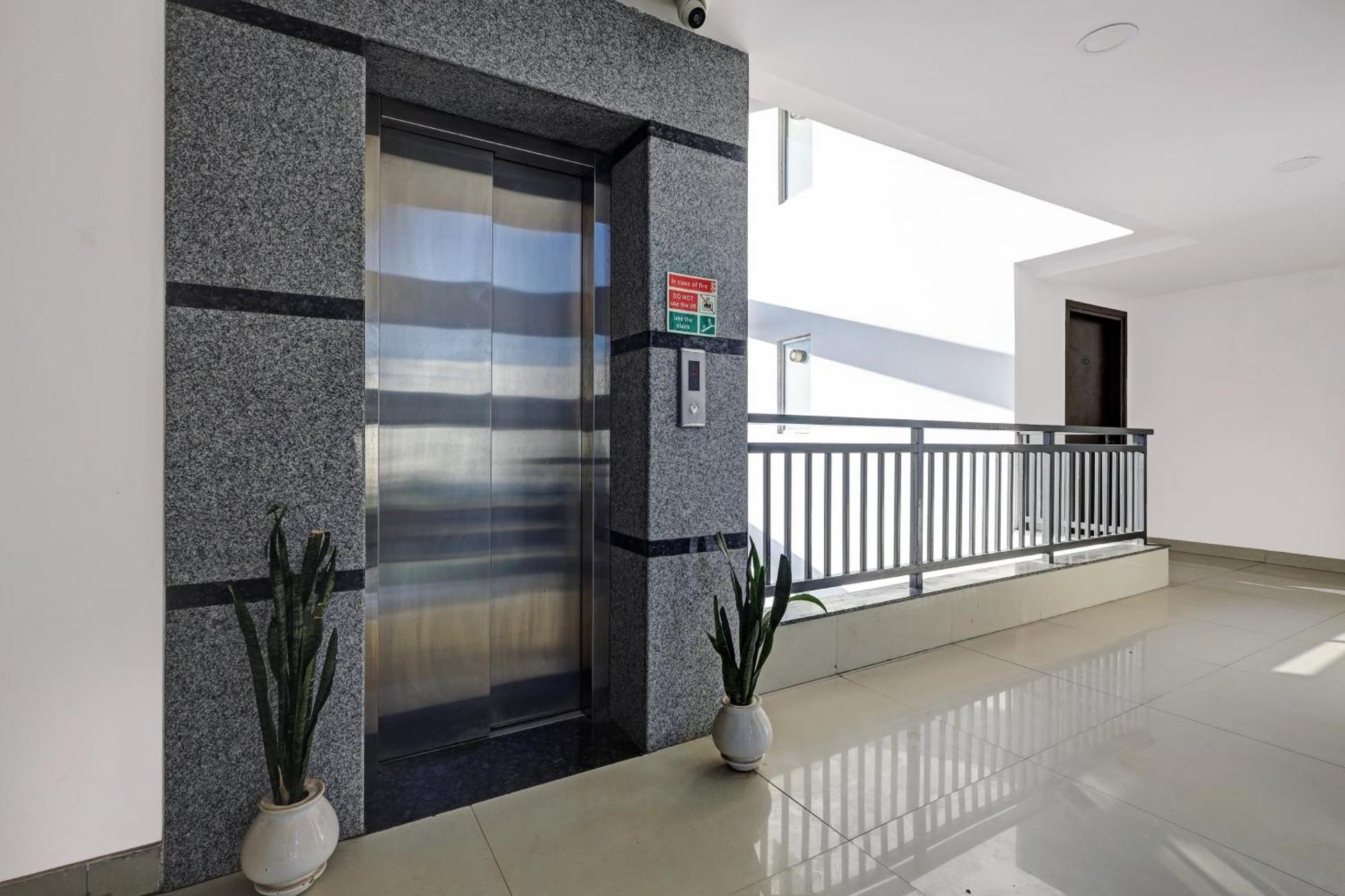 Super Townhouse Tipsyy Near Bestech Central Square Mall Gurgaon Eksteriør bilde