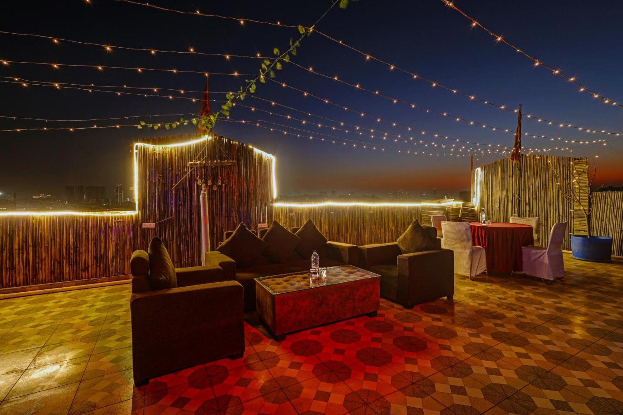 Super Townhouse Tipsyy Near Bestech Central Square Mall Gurgaon Eksteriør bilde