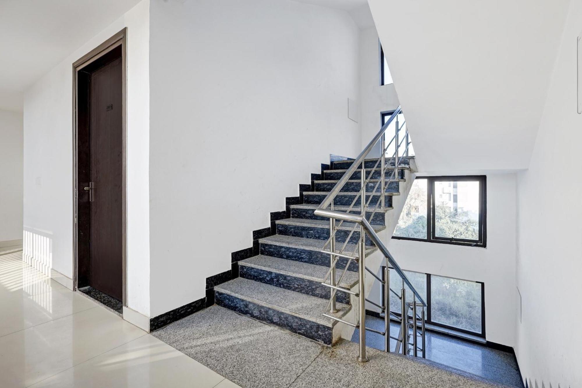 Super Townhouse Tipsyy Near Bestech Central Square Mall Gurgaon Eksteriør bilde